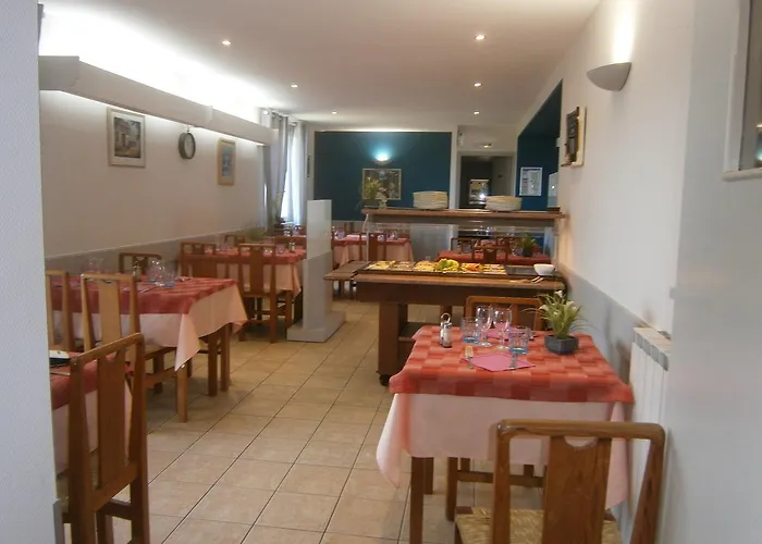 Restaurant De La Roche Hotel Les Sauvages (Rhone)