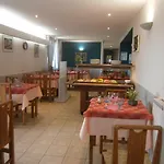 Restaurant De La Roche Hotell Les Sauvages (Rhone)