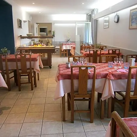 Szálloda Restaurant De La Roche 2*