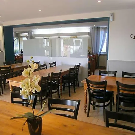Restaurant De La Roche 2* Les Sauvages (Rhone)