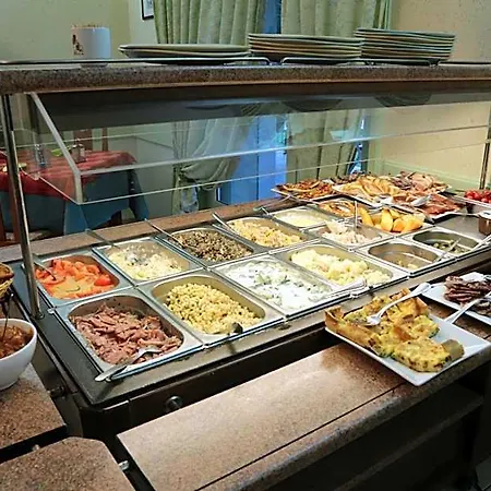 מלון Restaurant De La Roche 2*