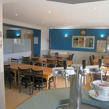 מלון Restaurant De La Roche 2*